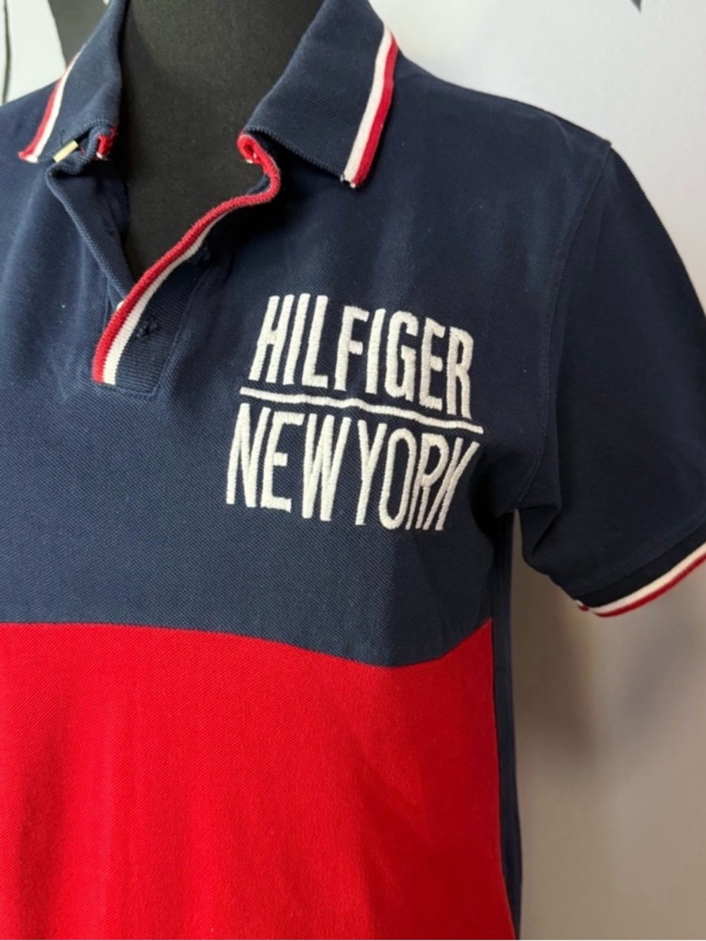 26)Tommy Hilfiger Navy Red Colorblock Polo Tee Logo Shirt. PTP 18 - Picture 4 of 8
